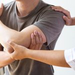 گیمرها و برنامه‌نویس‌ها؛ چرا شانه‌های شما زودتر از بقیه آسیب می‌بیند؟